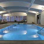 With And Pool Daire
